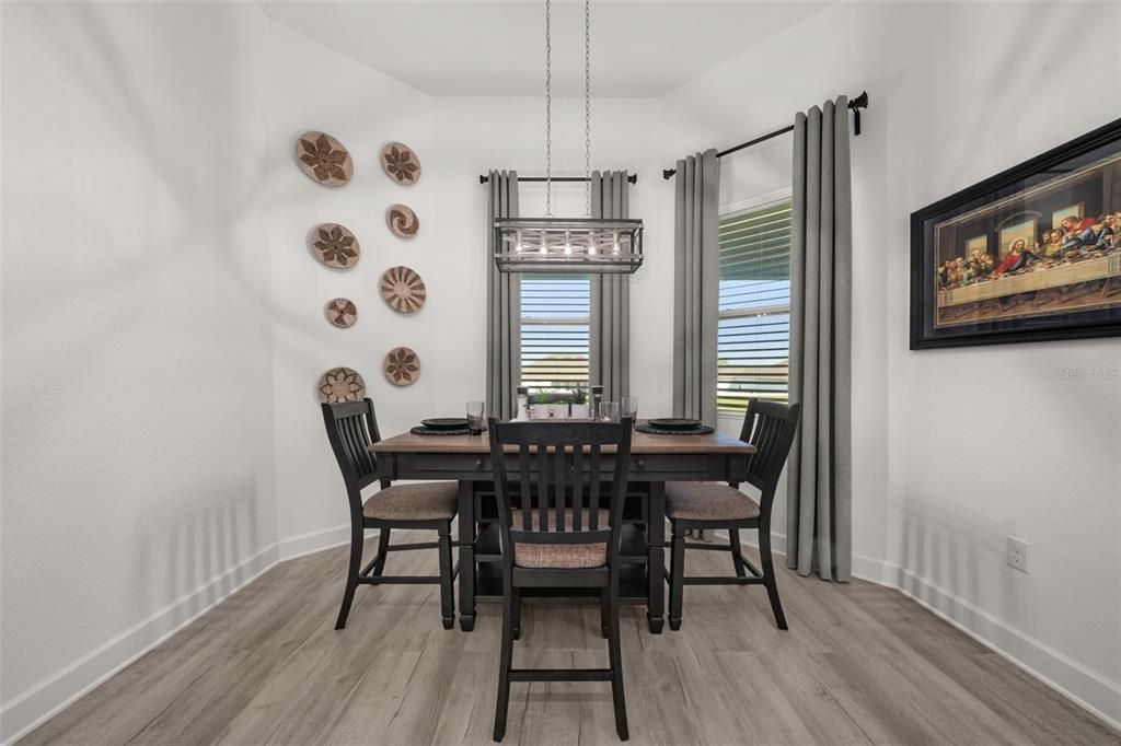 На продажу: $559,999 (4 спален, 2 ванн, 2427 Квадратных фут)