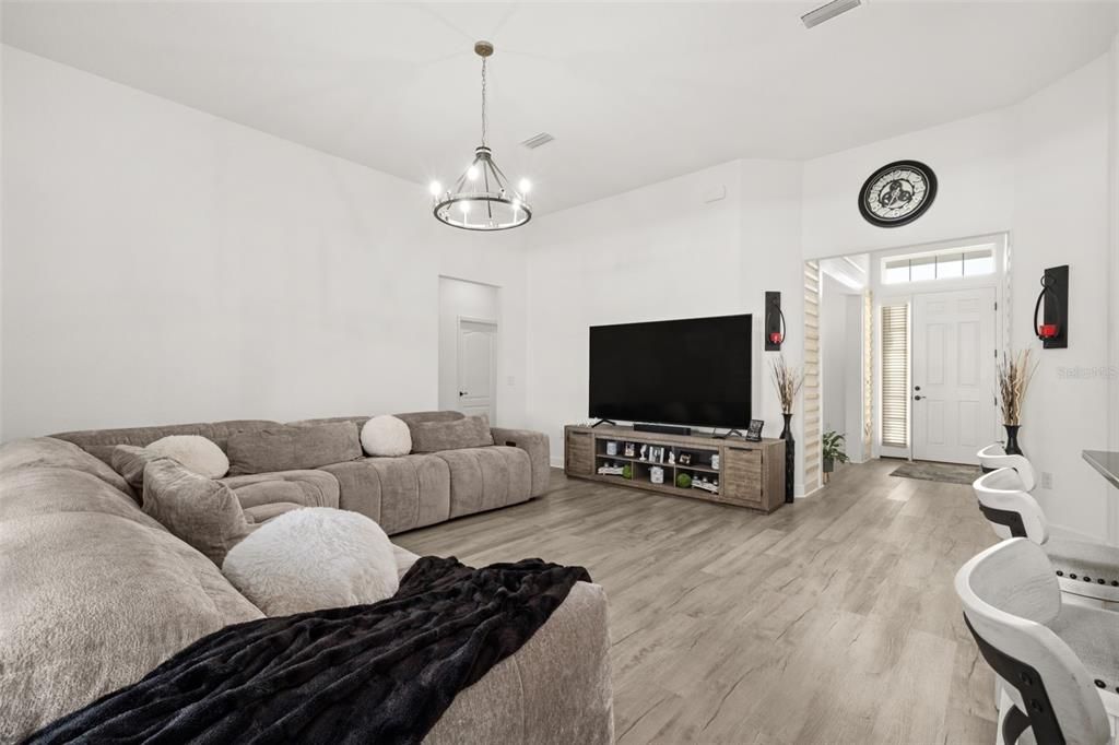 На продажу: $559,999 (4 спален, 2 ванн, 2427 Квадратных фут)