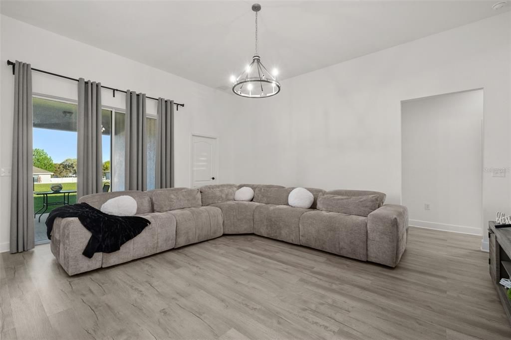 На продажу: $559,999 (4 спален, 2 ванн, 2427 Квадратных фут)