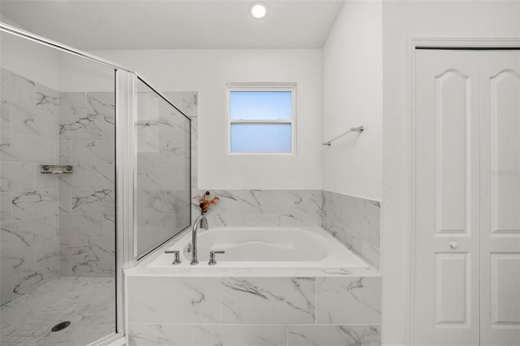 На продажу: $559,999 (4 спален, 2 ванн, 2427 Квадратных фут)