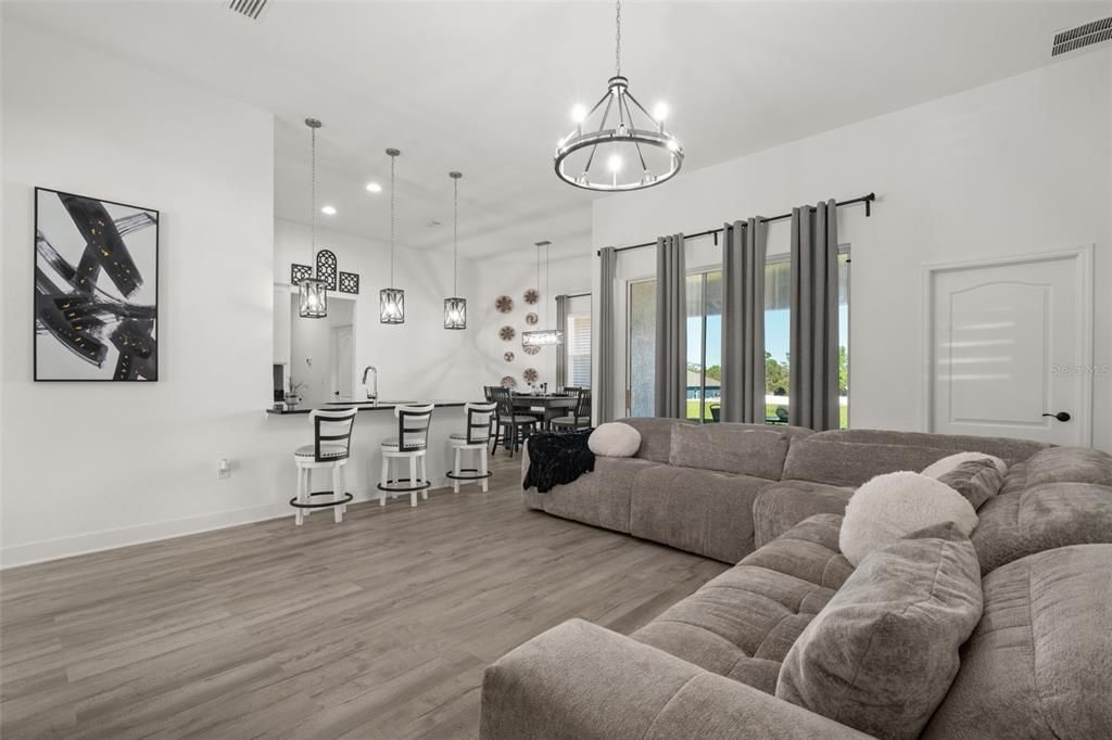 На продажу: $559,999 (4 спален, 2 ванн, 2427 Квадратных фут)