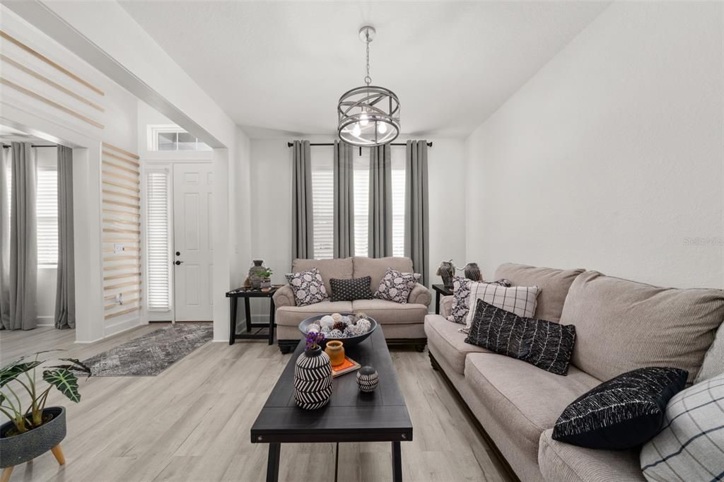 На продажу: $559,999 (4 спален, 2 ванн, 2427 Квадратных фут)