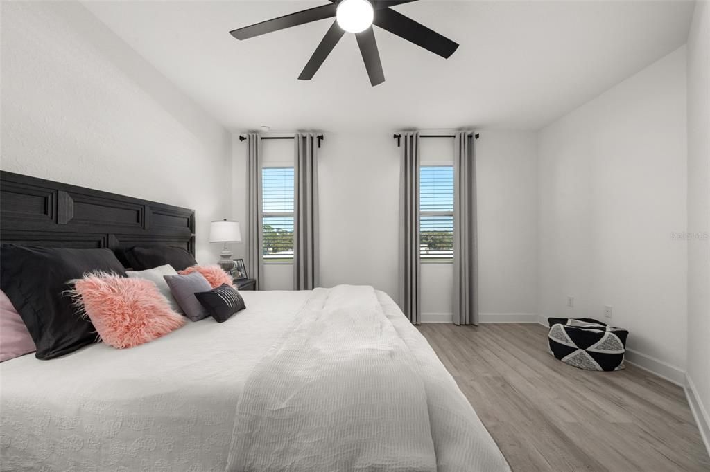 На продажу: $559,999 (4 спален, 2 ванн, 2427 Квадратных фут)