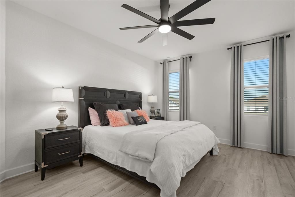 На продажу: $559,999 (4 спален, 2 ванн, 2427 Квадратных фут)