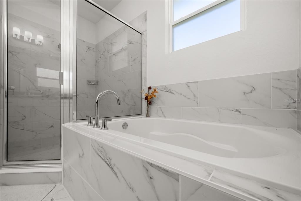 На продажу: $559,999 (4 спален, 2 ванн, 2427 Квадратных фут)