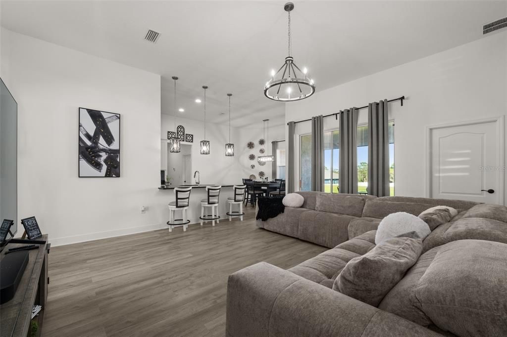 На продажу: $559,999 (4 спален, 2 ванн, 2427 Квадратных фут)