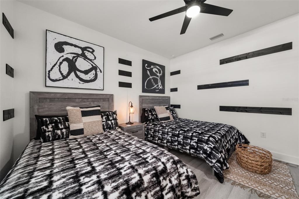 На продажу: $559,999 (4 спален, 2 ванн, 2427 Квадратных фут)