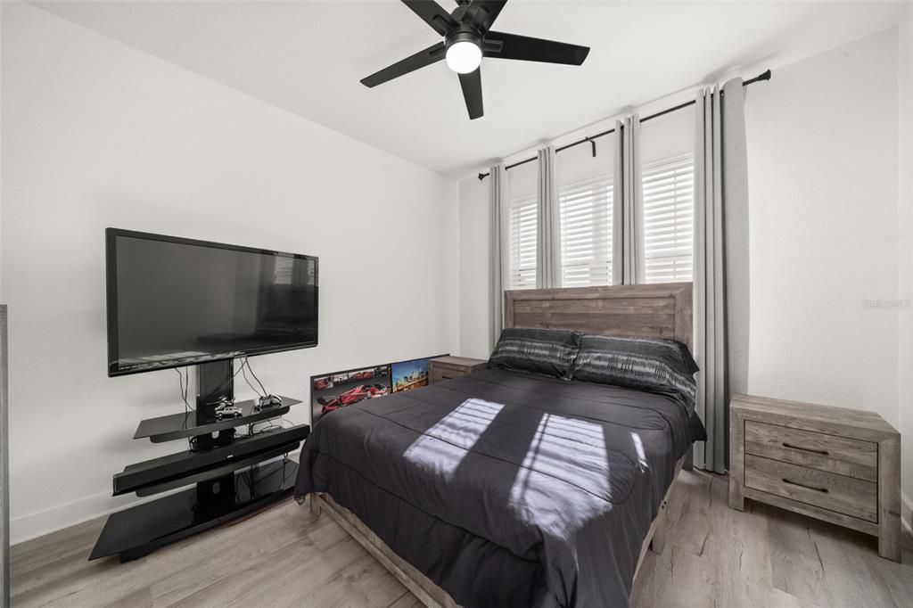 На продажу: $559,999 (4 спален, 2 ванн, 2427 Квадратных фут)