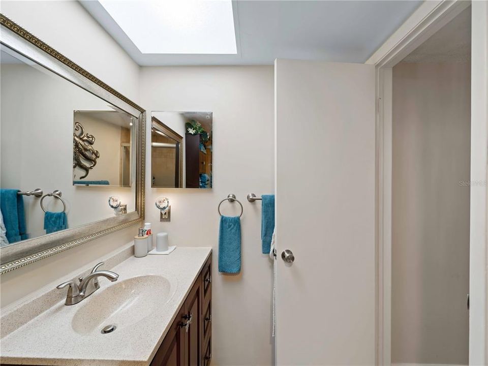 For Sale: $174,900 (1 beds, 1 baths, 780 Square Feet)