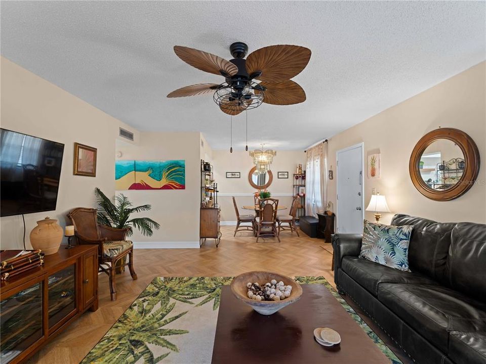 For Sale: $174,900 (1 beds, 1 baths, 780 Square Feet)