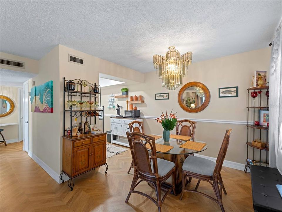 For Sale: $174,900 (1 beds, 1 baths, 780 Square Feet)