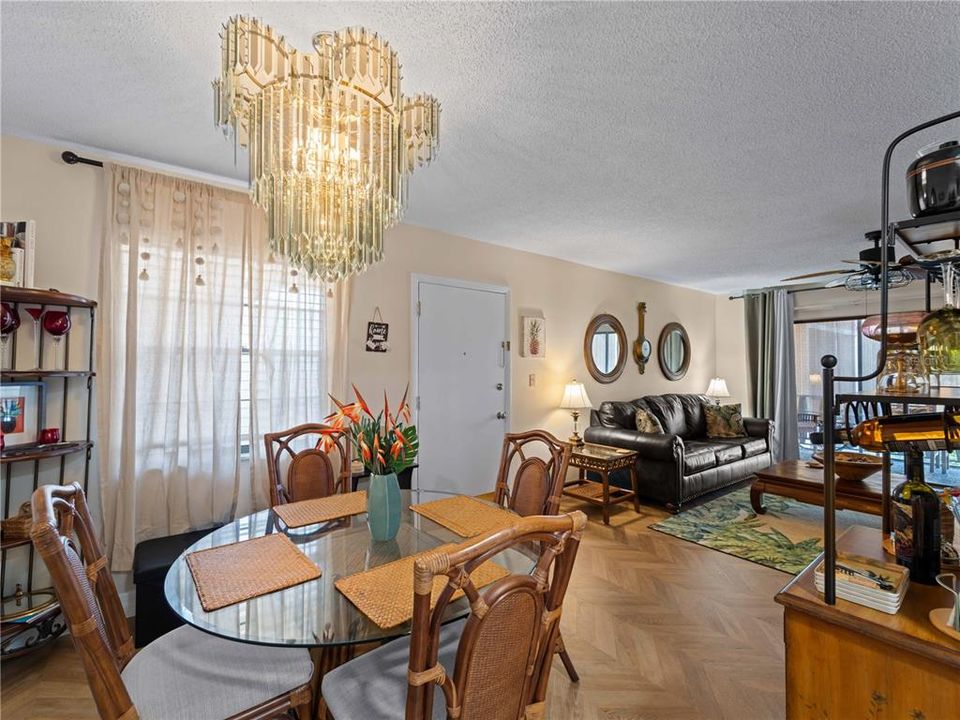 For Sale: $174,900 (1 beds, 1 baths, 780 Square Feet)