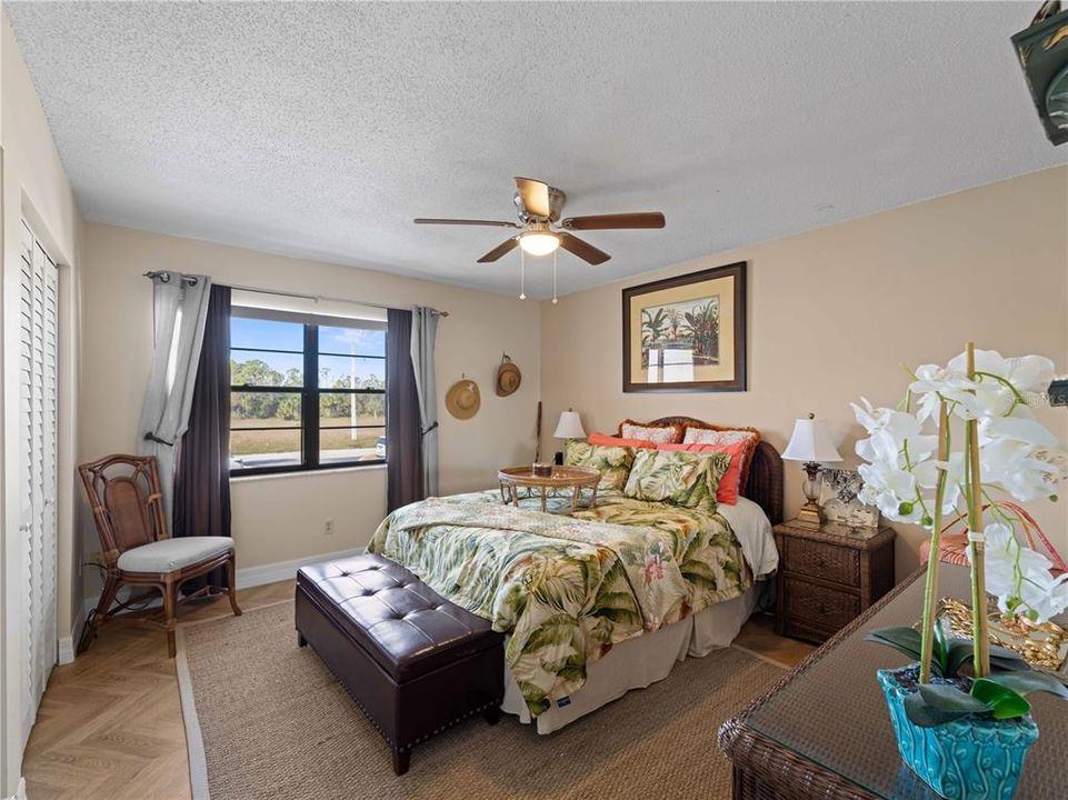 For Sale: $174,900 (1 beds, 1 baths, 780 Square Feet)