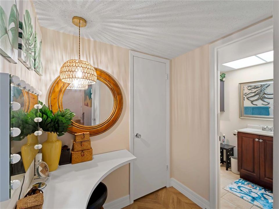 For Sale: $174,900 (1 beds, 1 baths, 780 Square Feet)