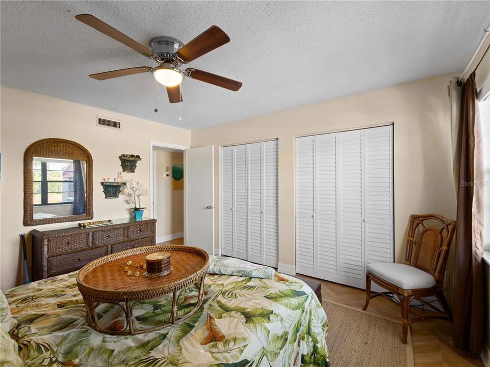 For Sale: $174,900 (1 beds, 1 baths, 780 Square Feet)