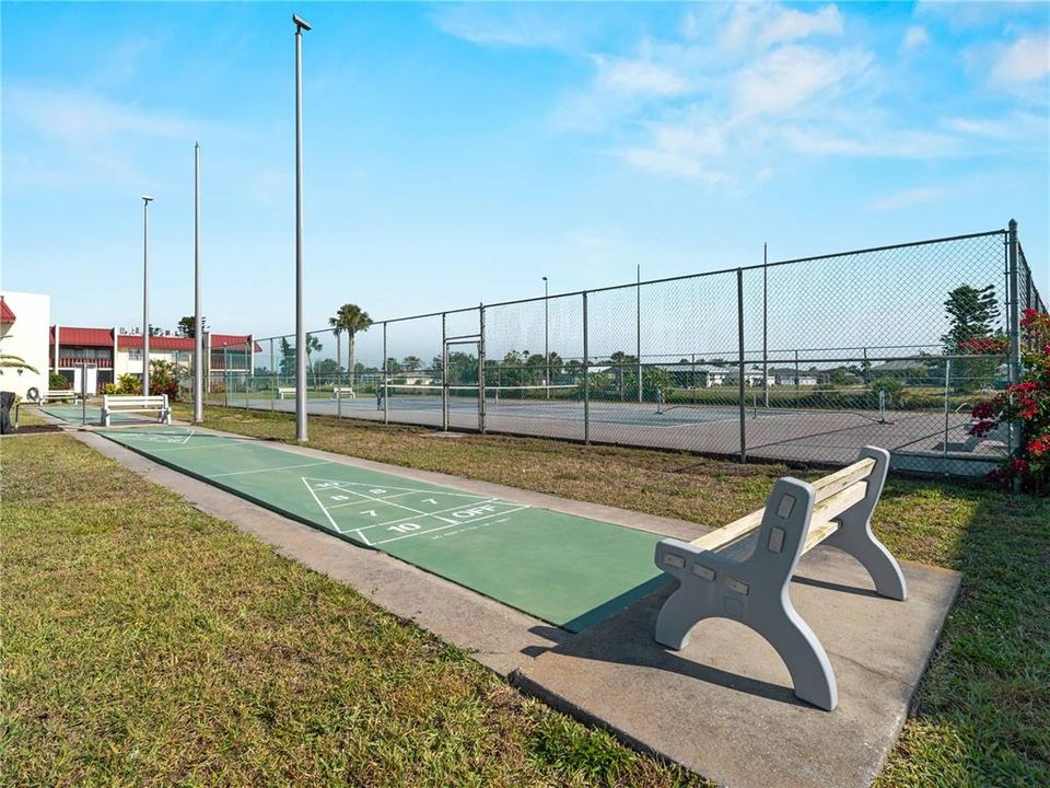 For Sale: $174,900 (1 beds, 1 baths, 780 Square Feet)