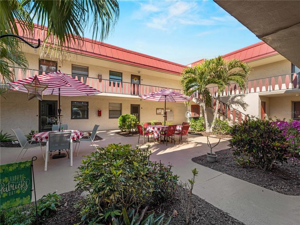 For Sale: $174,900 (1 beds, 1 baths, 780 Square Feet)