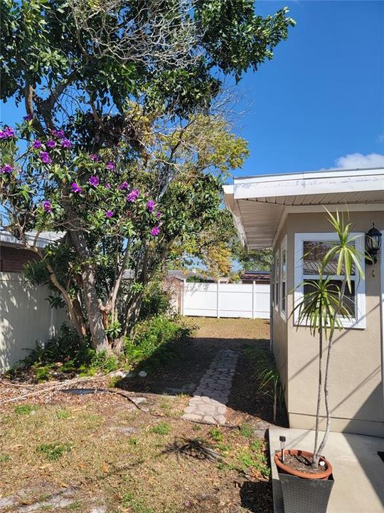 待售: $419,900 (2 贝兹, 2 浴室, 1047 平方英尺)