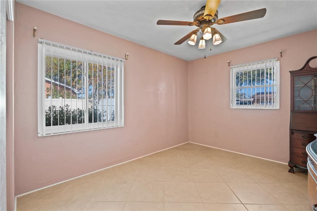 待售: $419,900 (2 贝兹, 2 浴室, 1047 平方英尺)