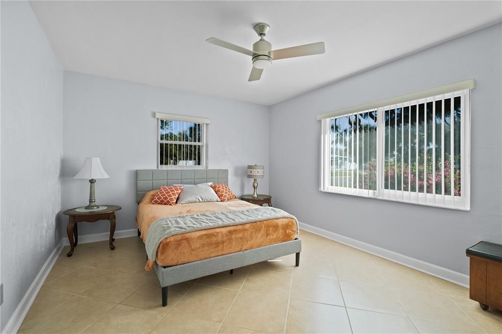 待售: $419,900 (2 贝兹, 2 浴室, 1047 平方英尺)