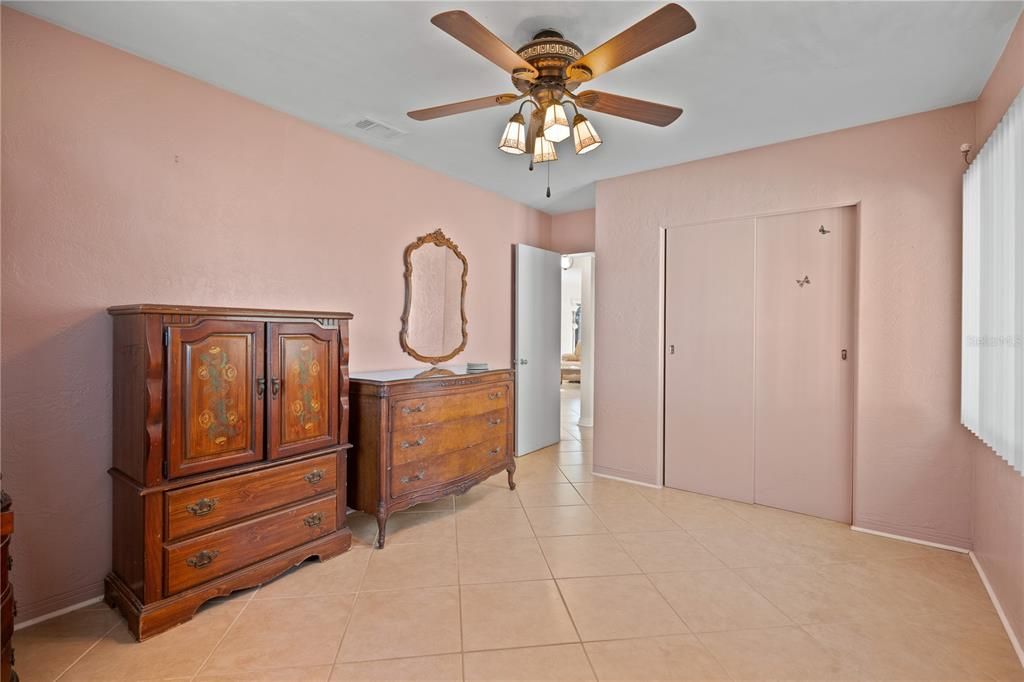 待售: $419,900 (2 贝兹, 2 浴室, 1047 平方英尺)