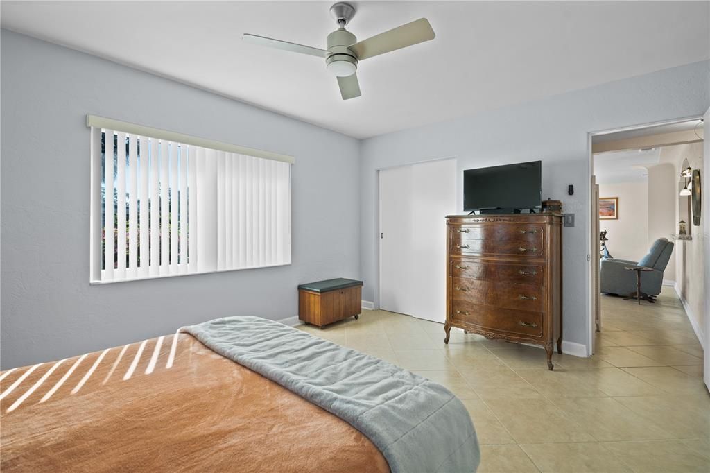 待售: $419,900 (2 贝兹, 2 浴室, 1047 平方英尺)