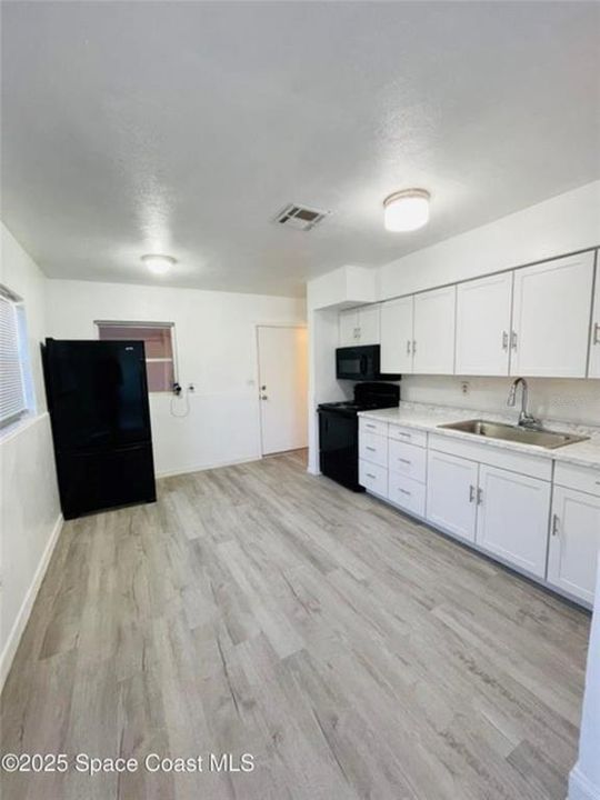 For Sale: $200,000 (3 beds, 1 baths, 1140 Square Feet)