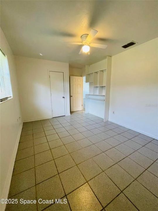 For Sale: $200,000 (3 beds, 1 baths, 1140 Square Feet)