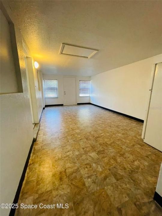 For Sale: $200,000 (3 beds, 1 baths, 1140 Square Feet)