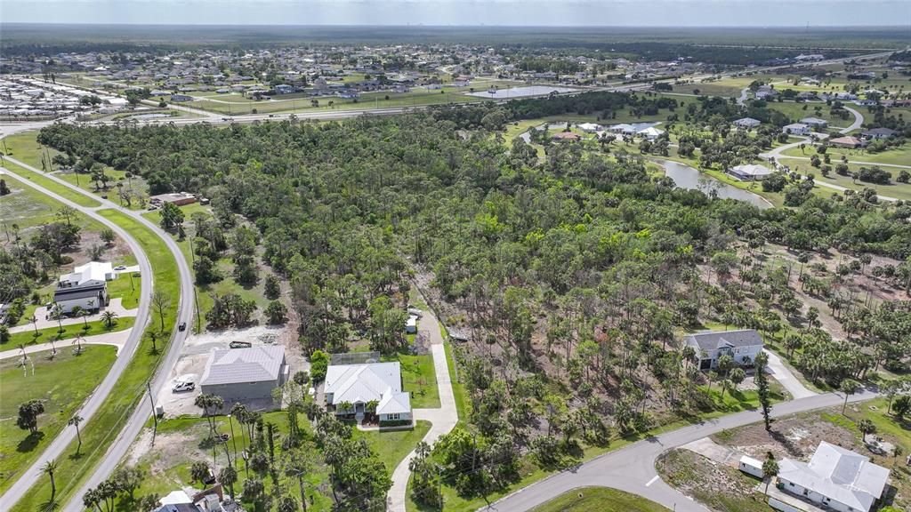 На продажу: $449,000 (2.11 acres)