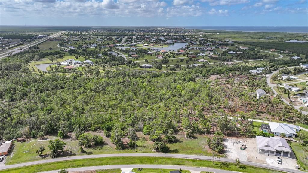 На продажу: $449,000 (2.11 acres)