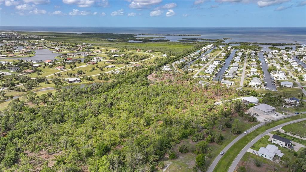 На продажу: $449,000 (2.11 acres)