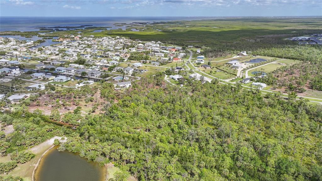 На продажу: $449,000 (2.11 acres)