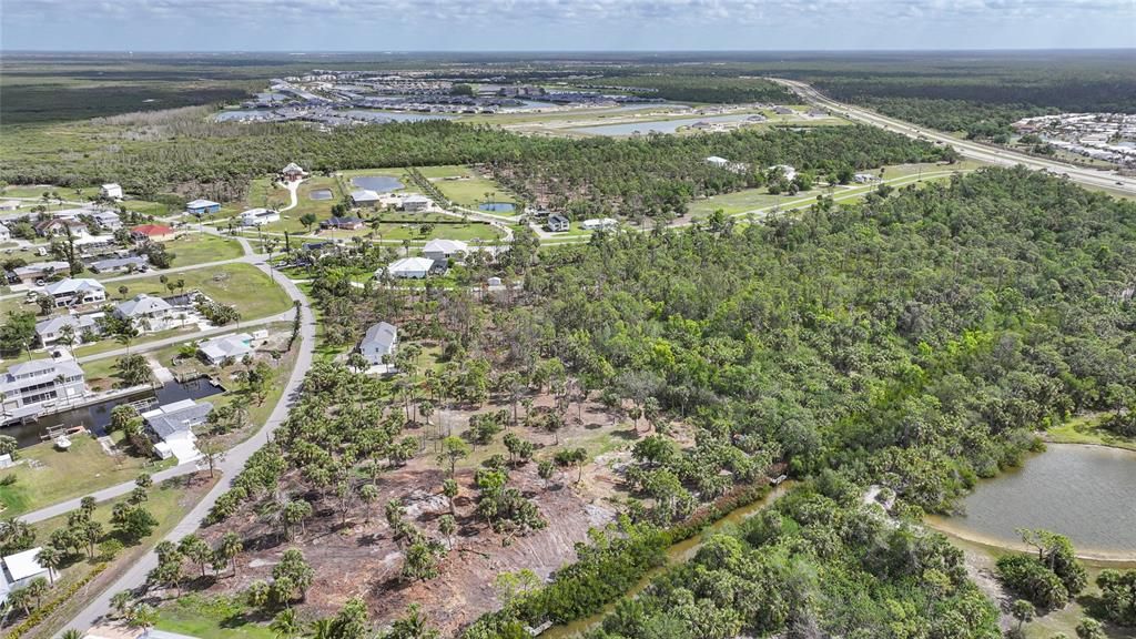 На продажу: $449,000 (2.11 acres)