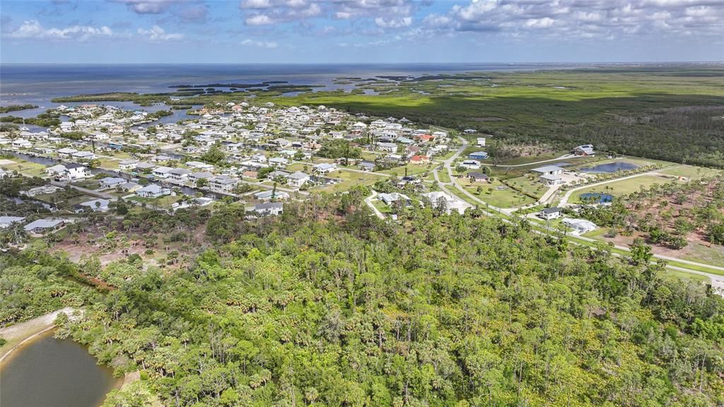 На продажу: $449,000 (2.11 acres)