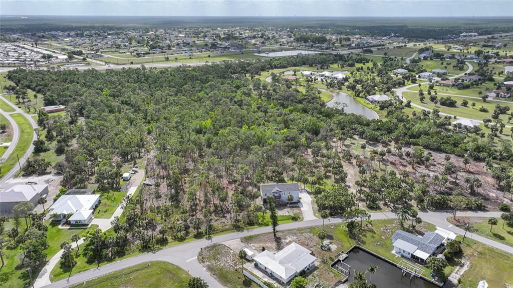 На продажу: $449,000 (2.11 acres)