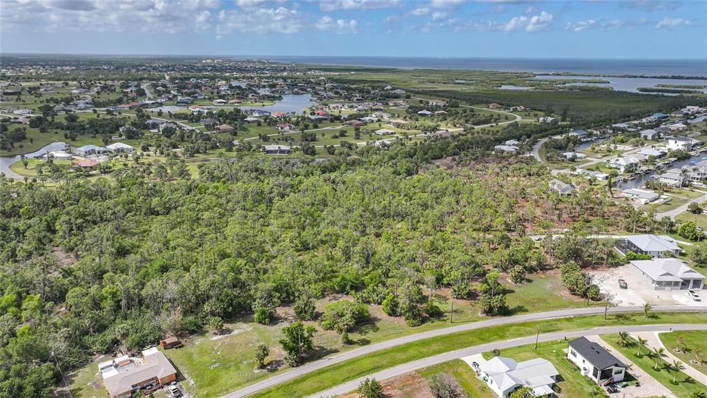 На продажу: $449,000 (2.11 acres)