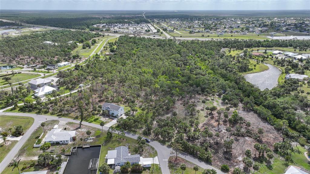 На продажу: $449,000 (2.11 acres)