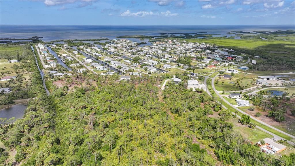 На продажу: $449,000 (2.11 acres)