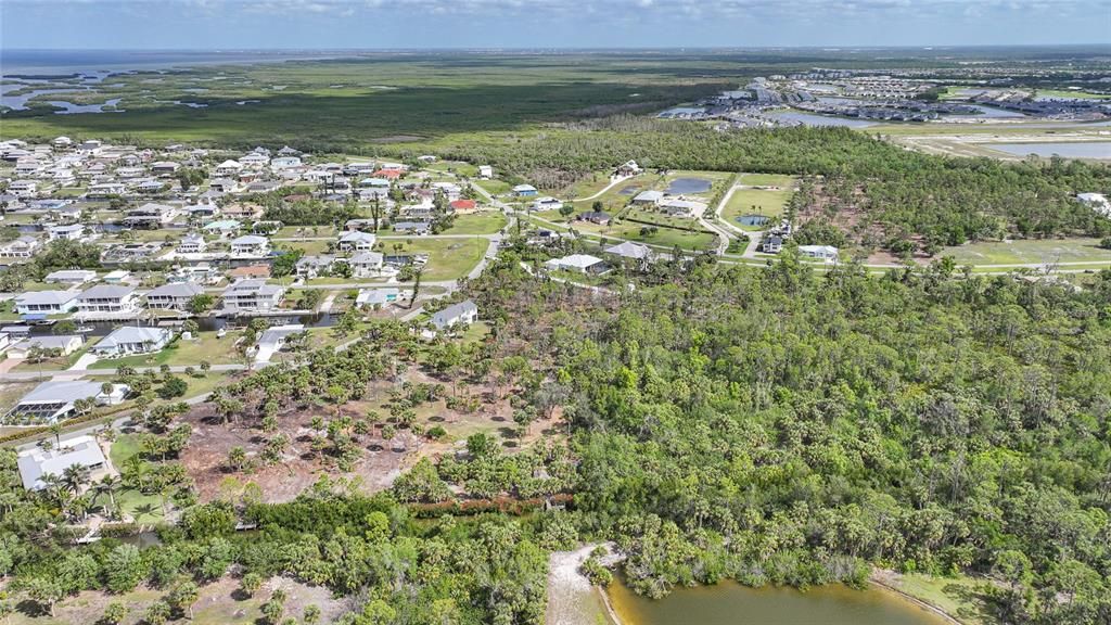 На продажу: $449,000 (2.11 acres)