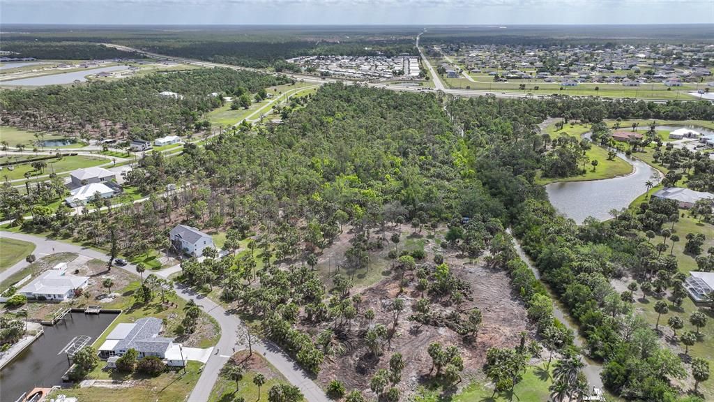 На продажу: $449,000 (2.11 acres)