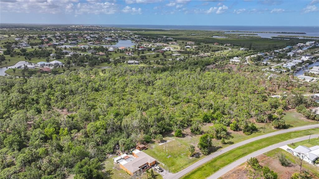 На продажу: $449,000 (2.11 acres)