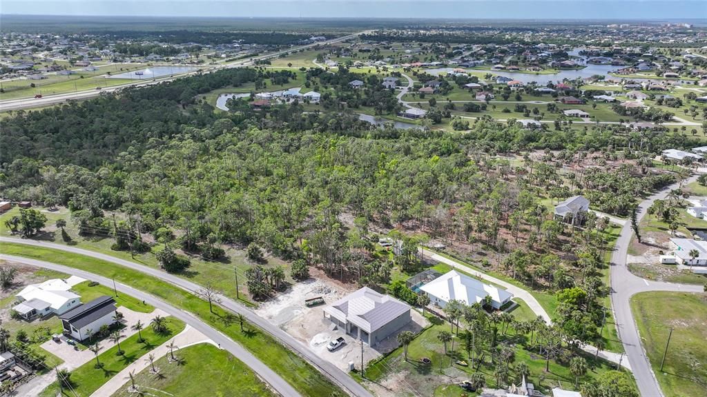 На продажу: $449,000 (2.11 acres)