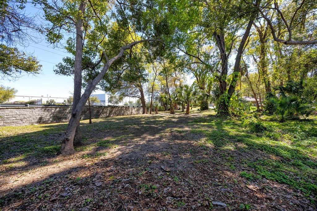 На продажу: $99,000 (0.19 acres)