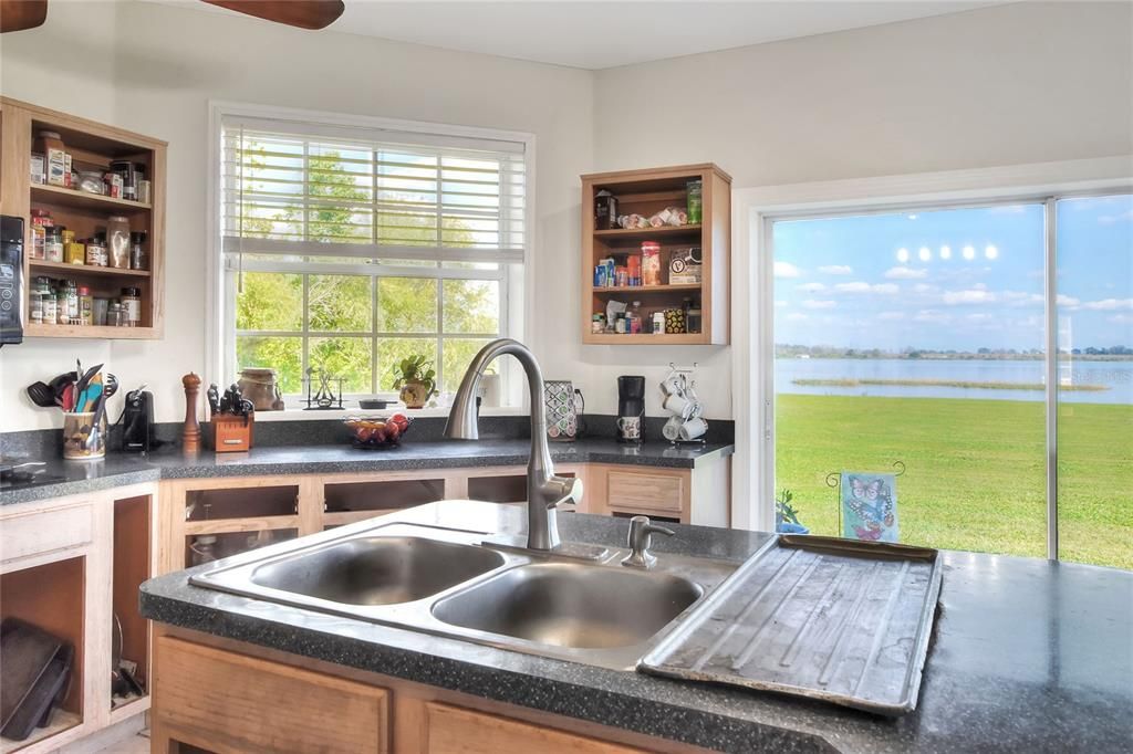 For Sale: $1,460,000 (6 beds, 7 baths, 6500 Square Feet)