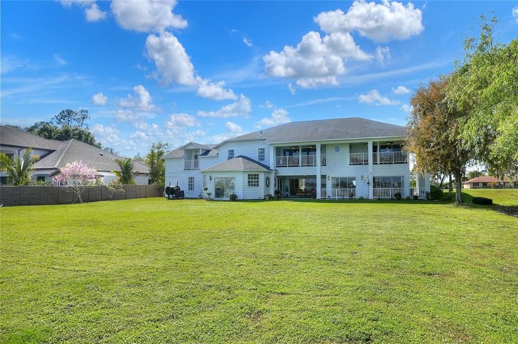 For Sale: $1,460,000 (6 beds, 7 baths, 6500 Square Feet)