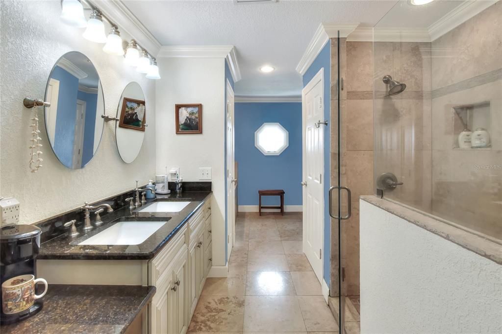 For Sale: $1,460,000 (6 beds, 7 baths, 6500 Square Feet)