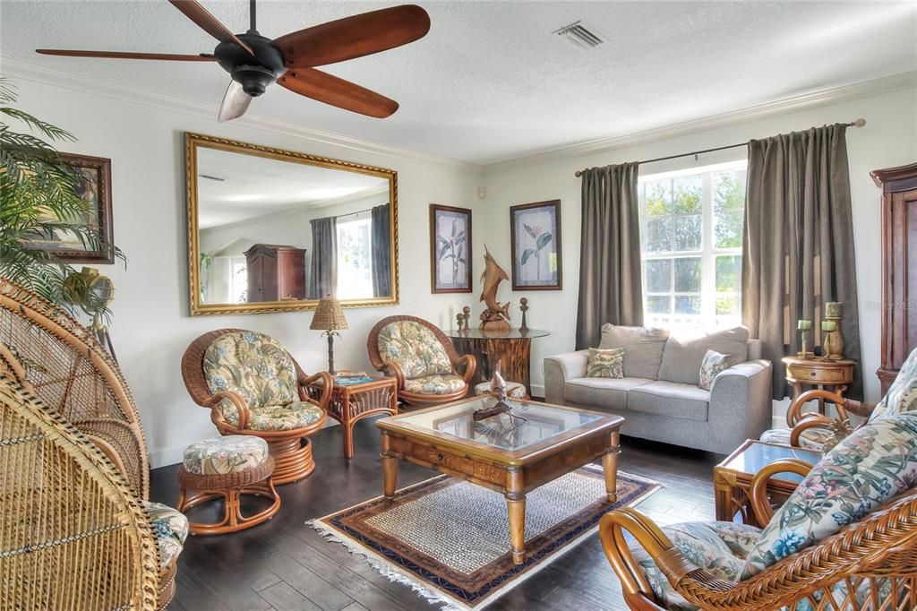 For Sale: $1,460,000 (6 beds, 7 baths, 6500 Square Feet)