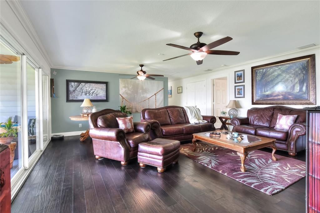 For Sale: $1,460,000 (6 beds, 7 baths, 6500 Square Feet)