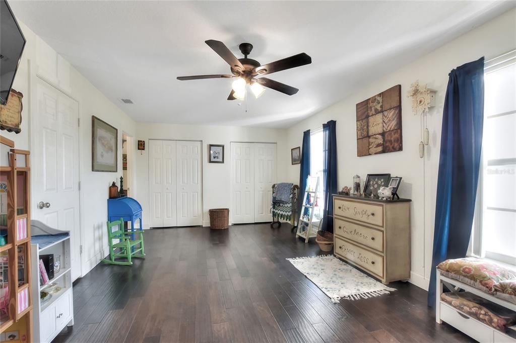 For Sale: $1,460,000 (6 beds, 7 baths, 6500 Square Feet)